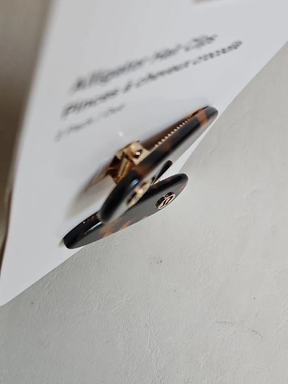lululemon Tortoiseshell Hair Clips with Gold Logo - Brown & Black